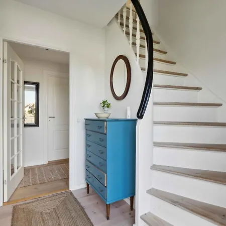 Villa Beautiful Yellow Country By The Water *