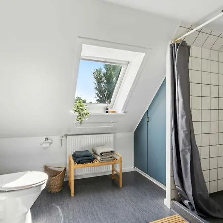 Beautiful Yellow Country By The Water Vila *