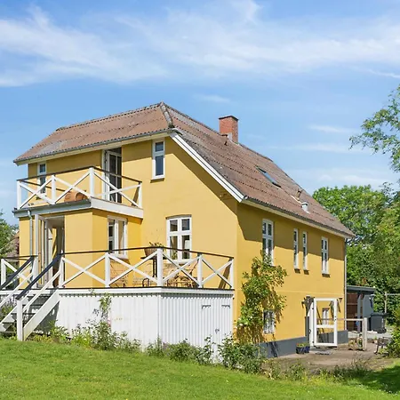 Beautiful Yellow Country By The Water Villa *