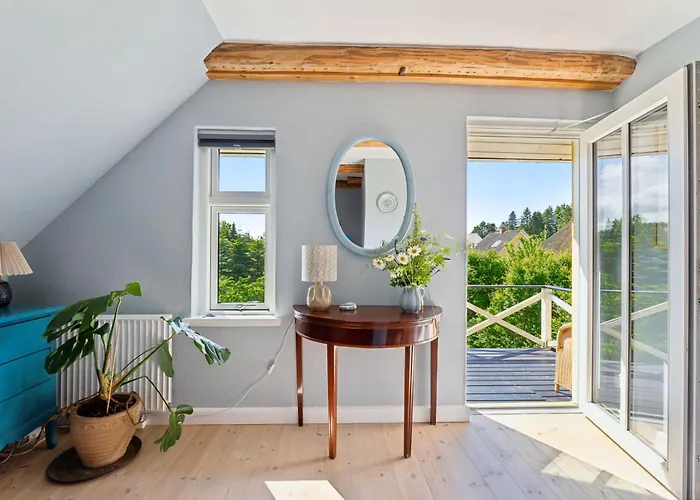 Villa Beautiful Yellow Country By The Water