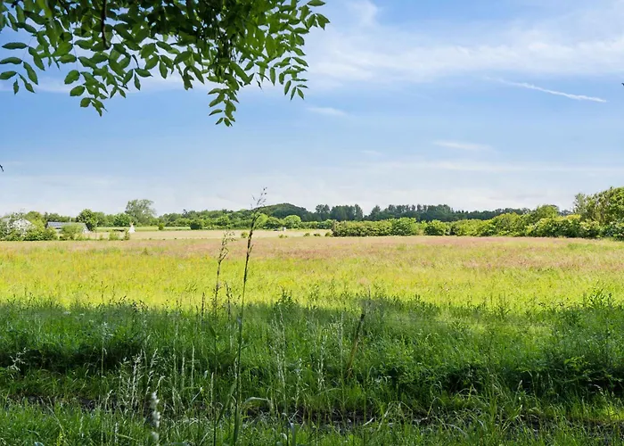 Beautiful Yellow Country By The Water Villa *